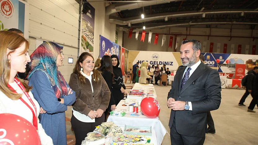 Başkan Şerifoğulları, Ailefest'te ailelerle buluştu Genç çiftin nikahını kıydı
