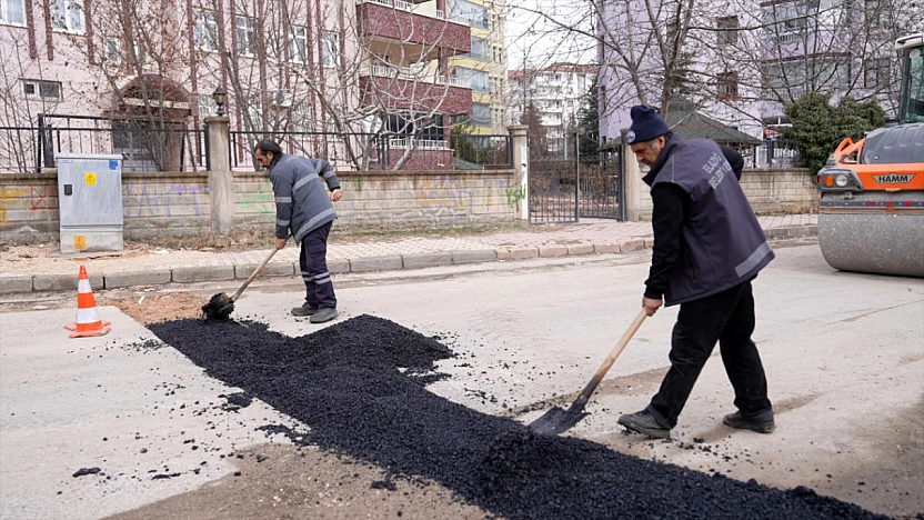 Elazığ Belediyesi, asfalt yama uygulamalarını sürdürüyor