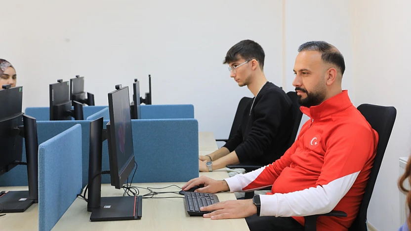 Elazığ Belediyesi Dijital Gençlik Merkezi'nde eğitimler sürüyor