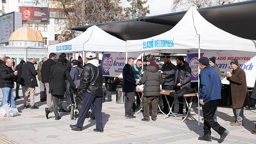 Elazığ Belediyesi'nden salep ve tatlı ikramı