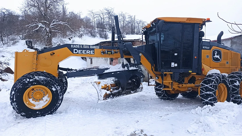 Elazığ'da 11 köy yolu ulaşıma kapandı