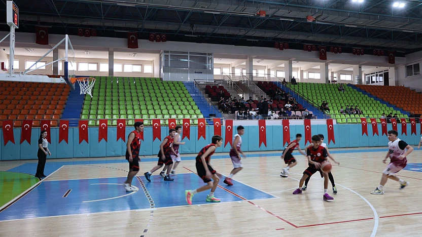 Elazığ'da U-16 yerel lig nefes kesen mücadeleyle sona erdi