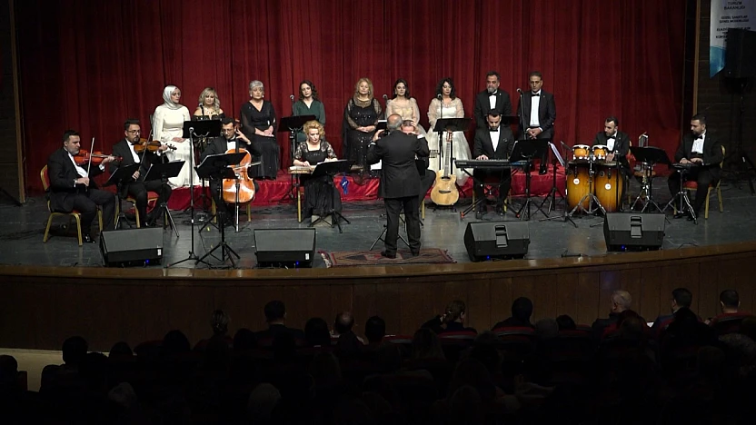 Elazığ'da yeni yıl konseri müzikseverlerden tam not aldı