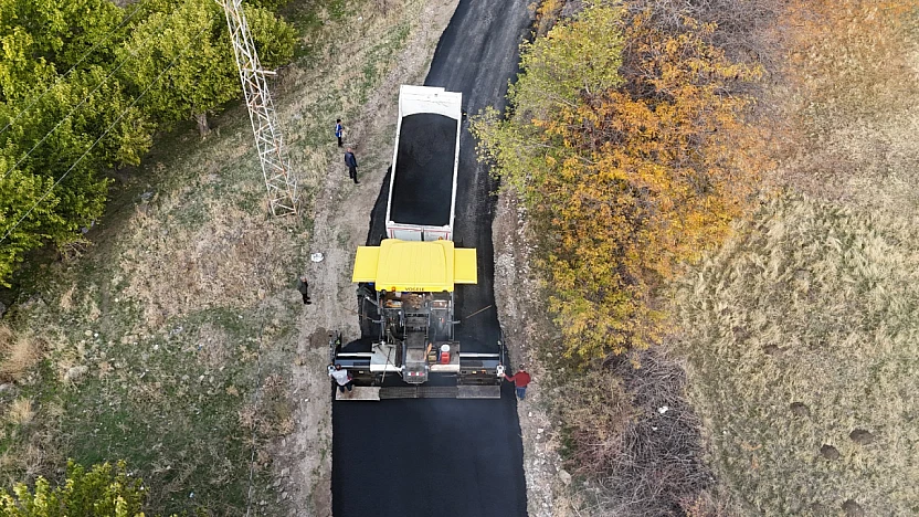 Elazığ İl Özel İdaresi'nin BSK asfalt çalışmaları sürüyor