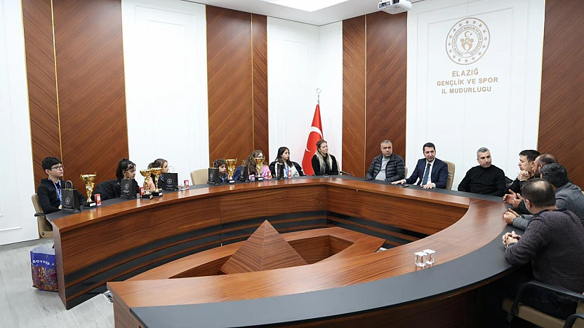 Eskrim'in şampiyonlarından İl Müdürü Abdulsamet Eren'e ziyaret