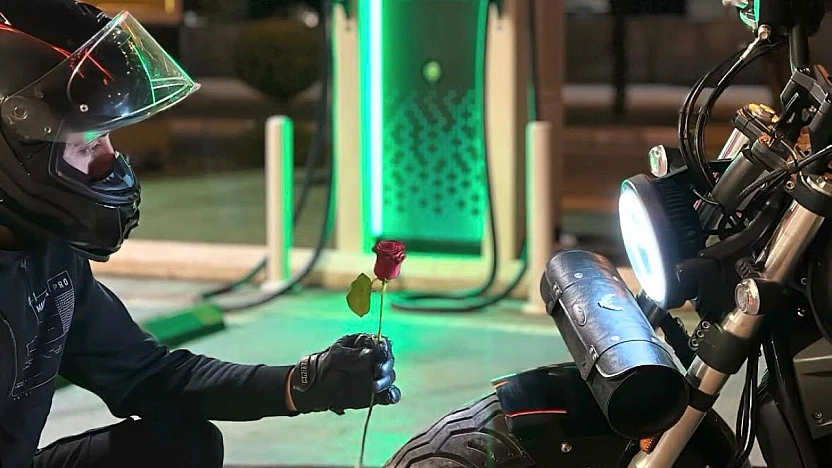 Genç müzisyenin motosiklet aşkı