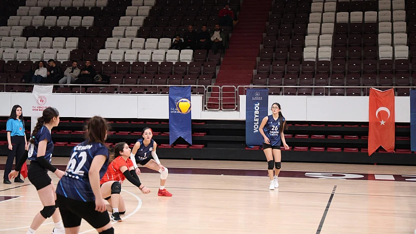 Genç Sultanlar Elazığ'da şampiyonluk için filede buluştu