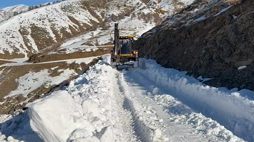 İl Özel İdaresi karla mücadele çalışmalarını sürdürüyor