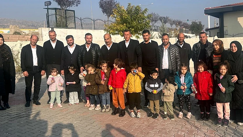 Minikler, şoförlerin gününü kutladı