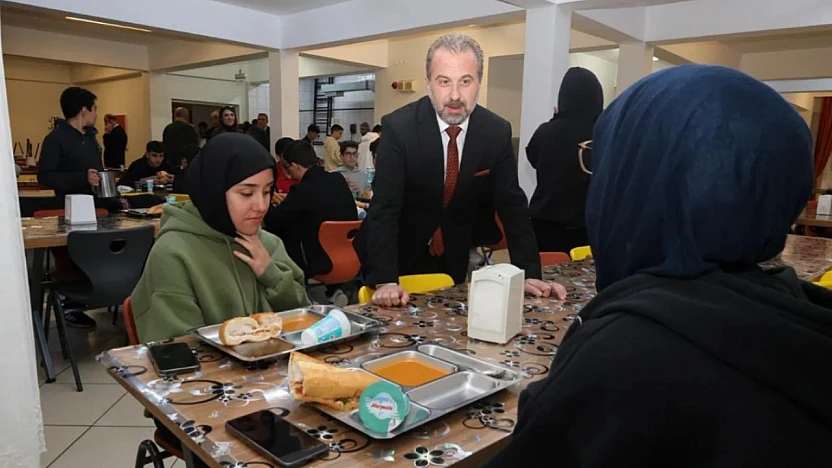 Müdür Şahin, öğrencilerle yemekte buluştu