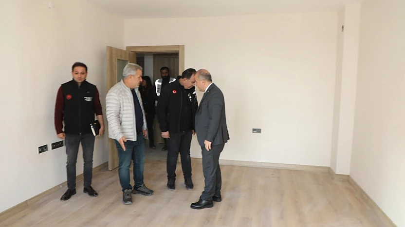 Vali Hatipoğlu, Zafran 3. Etap TOKİ şantiyesinde incelemelerde bulundu