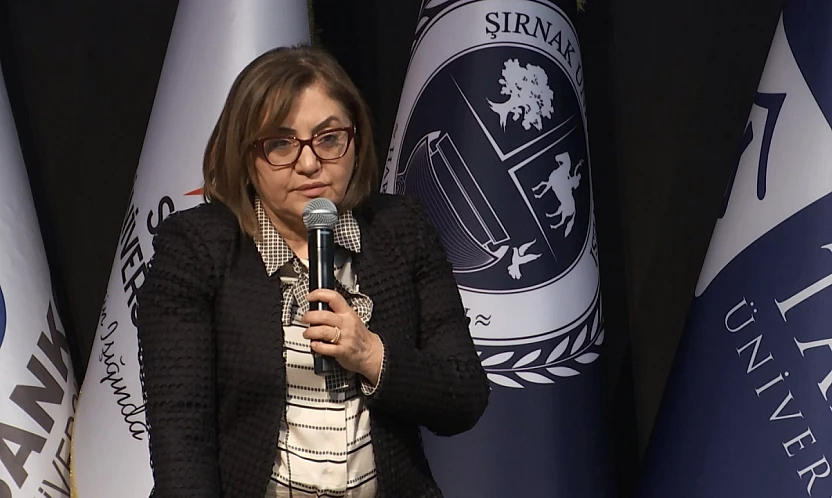 Başkan Şahin: Rektör Göktaş'ı ayakta alkışlıyorum