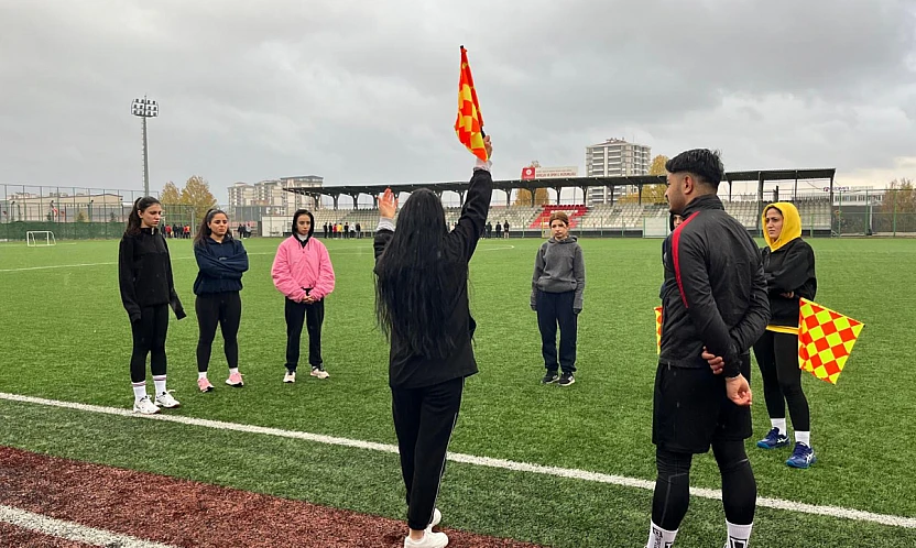 Elazığ'da futbol aday hakem kursu tamamlandı