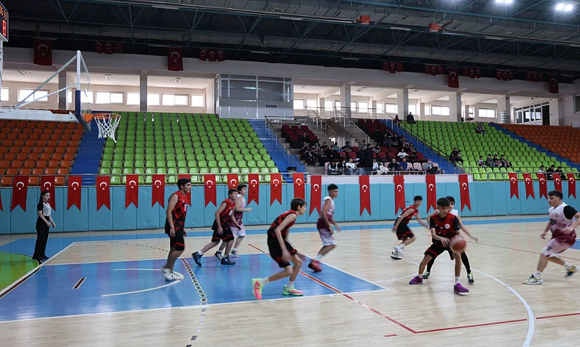 Elazığ'da U-16 yerel lig nefes kesen mücadeleyle sona erdi