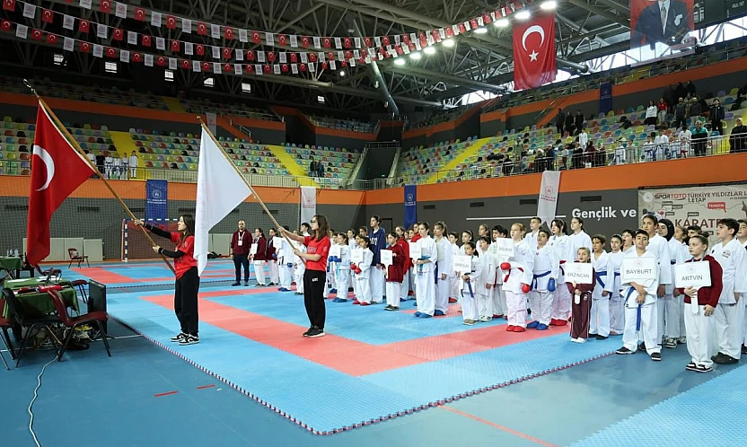 Elazığlılardan Diyarbakır'da karate rüzgârı