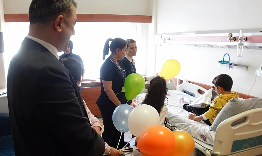 Fırat Üniversitesi Hastanesi'nden karne sevincine anlamlı destek