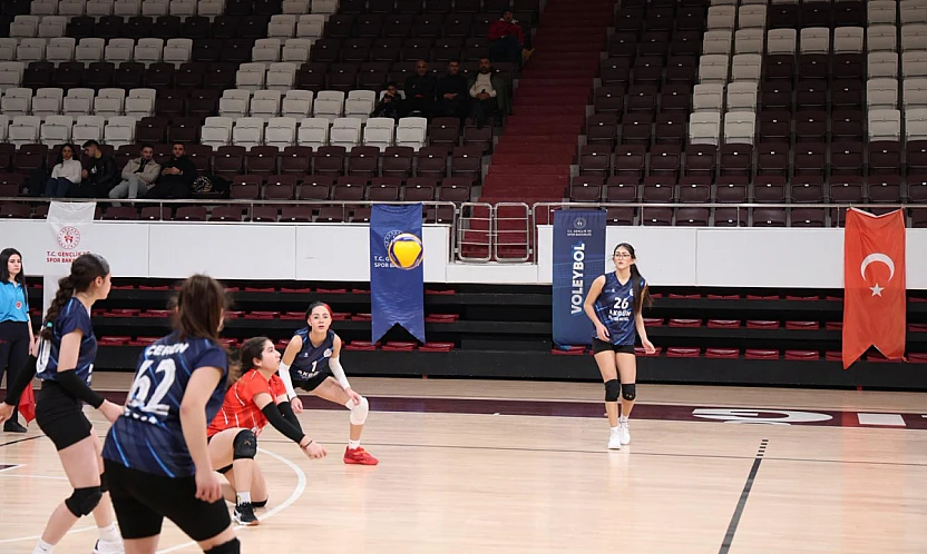 Genç Sultanlar Elazığ'da şampiyonluk için filede buluştu