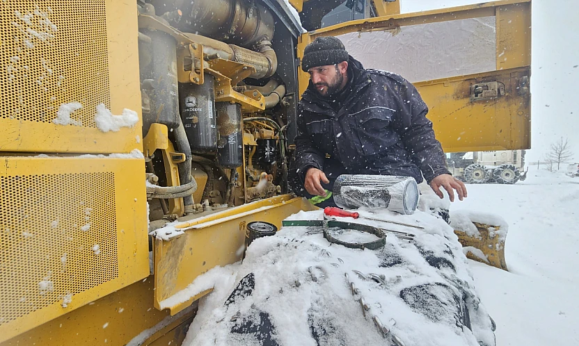 İl Özel İdaresi sahada araçların bakım onarımını yapıyor