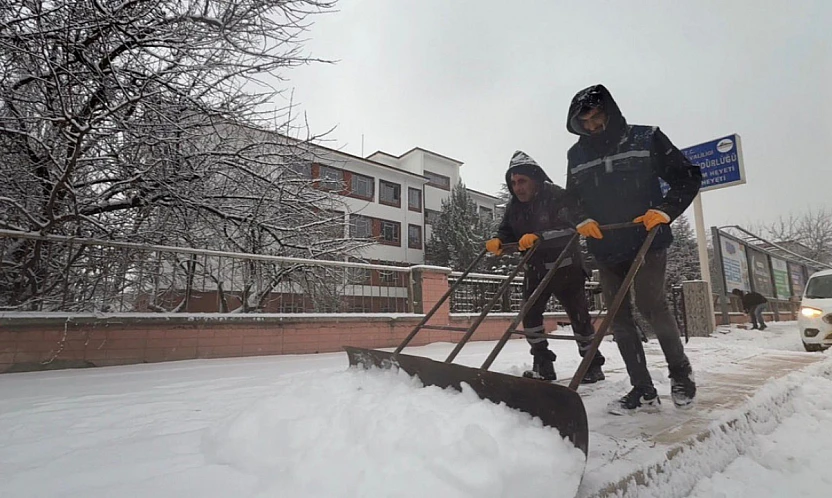 Karla mücadele çalışmaları aralıksız sürüyor
