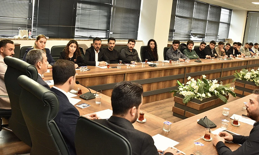 Milletvekili Keleş, Elazığ Belediyesi Gençlik Meclisi üyeleriyle buluştu