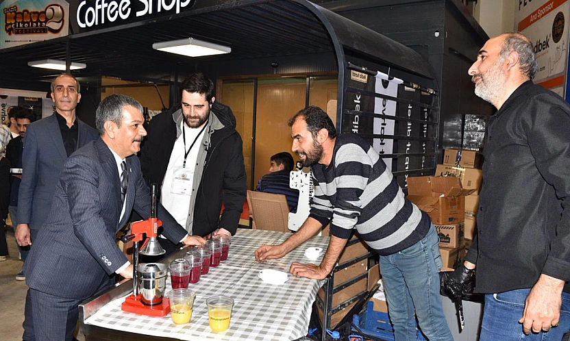 Milletvekili Keleş, Kitap Fuarı ve Kahve Festivali'ni gezdi