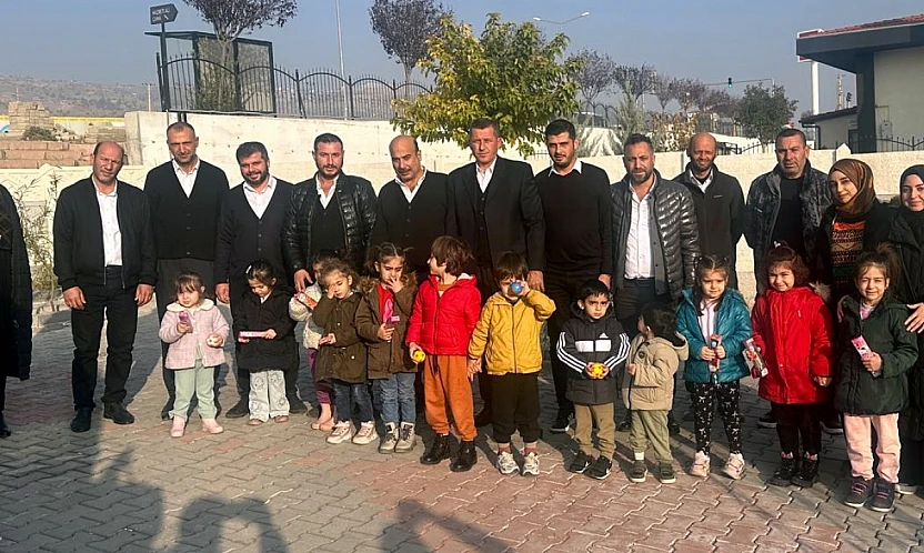 Minikler, şoförlerin gününü kutladı