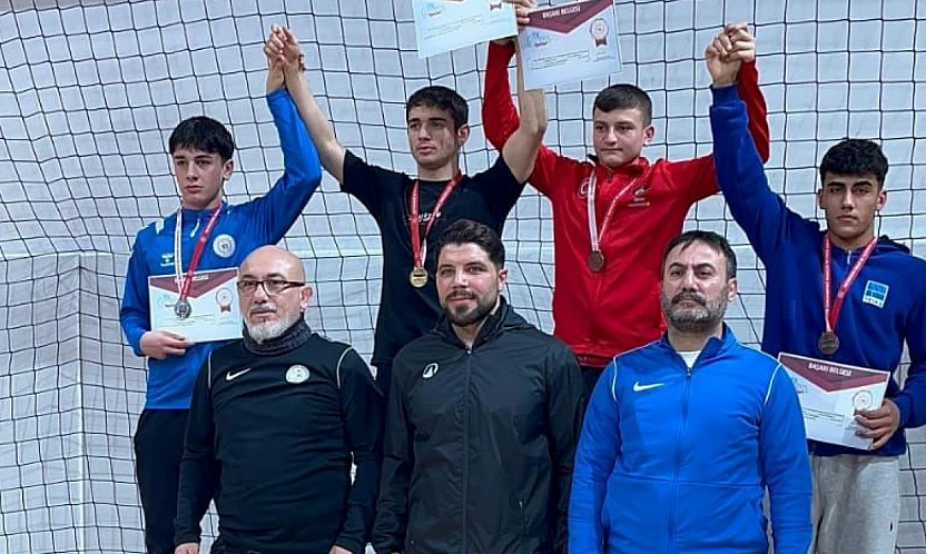 Okul Sporları B Gençler güreş grup müsabakaları tamamlandı