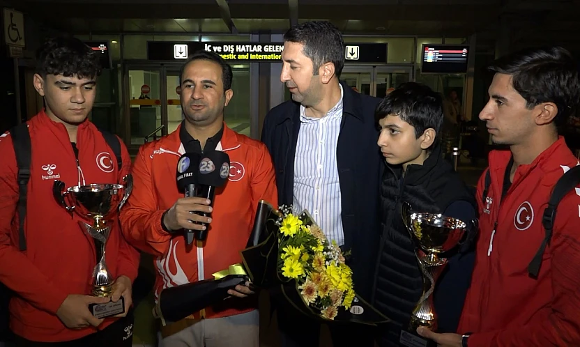 Şampiyonlar havalimanında karşılandı