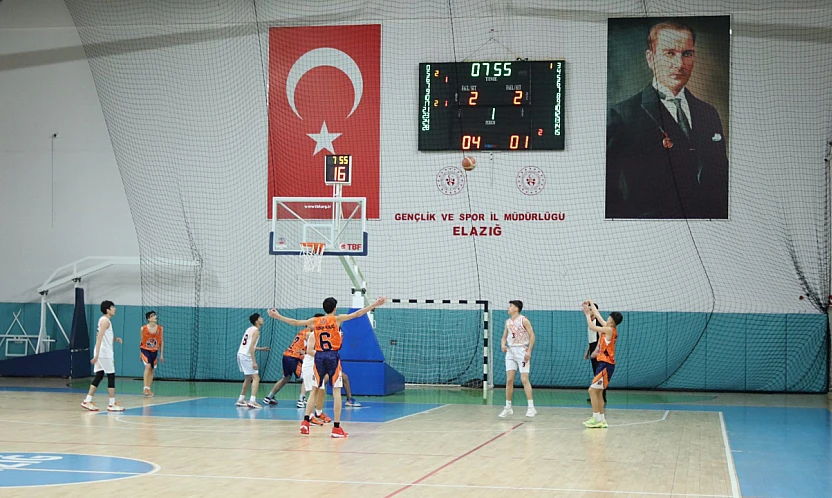 U18 Erkekler Basketbol Şampiyonu Gençlik Merkezi Spor Kulübü