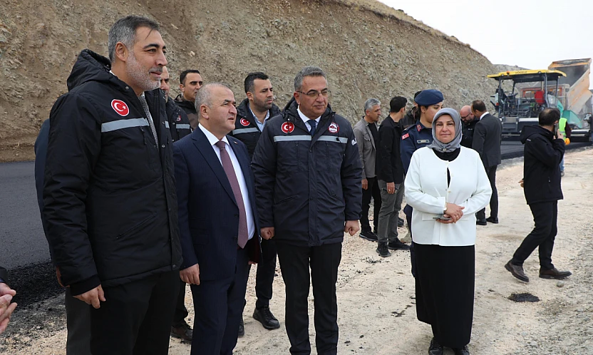 Vali Hatipoğlu finişerin koltuğuna geçti