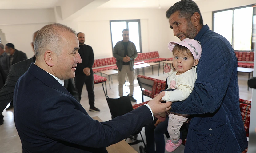 Vali Hatipoğlu, Karşıyaka Mahallesi Taziye Evi'nde incelemelerde bulundu